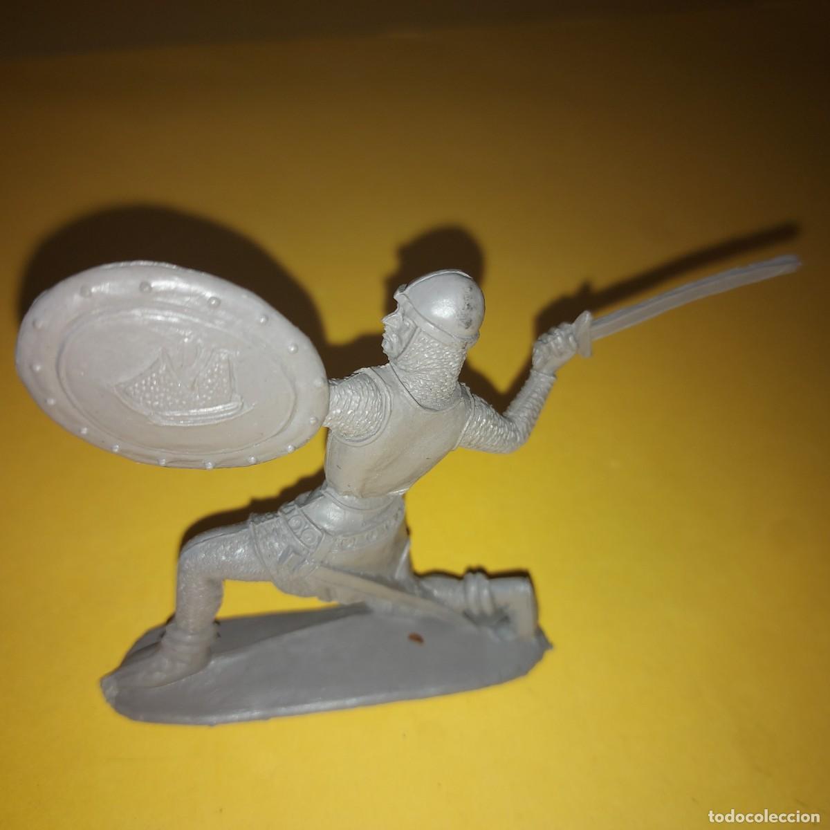 Figuras de goma y PVC: GUERRERO MEDIEVAL DE COMANSI - Foto 2