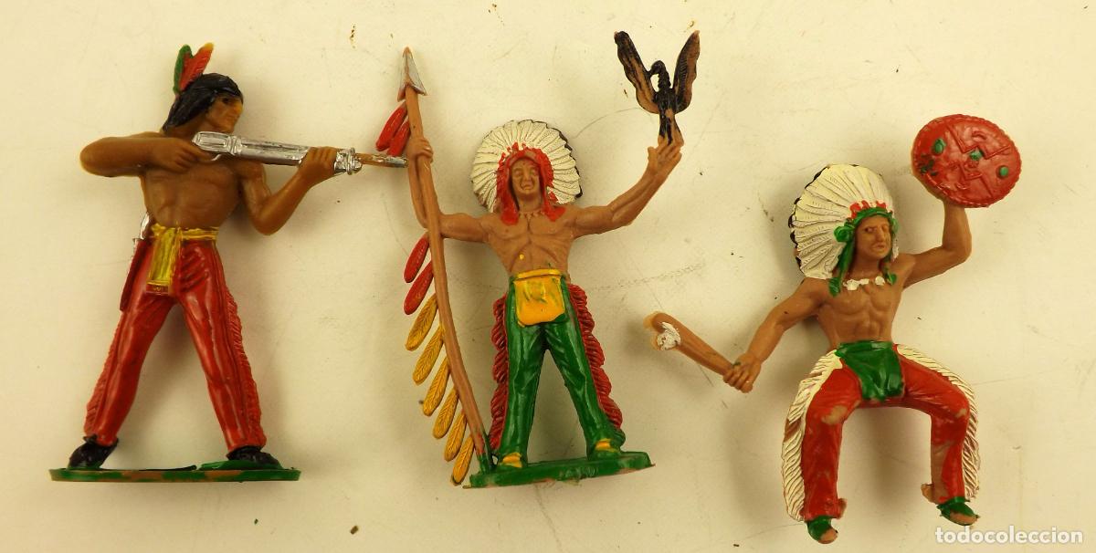 Figuras de goma y PVC: Comansi. Conjunto de 3 Indios
