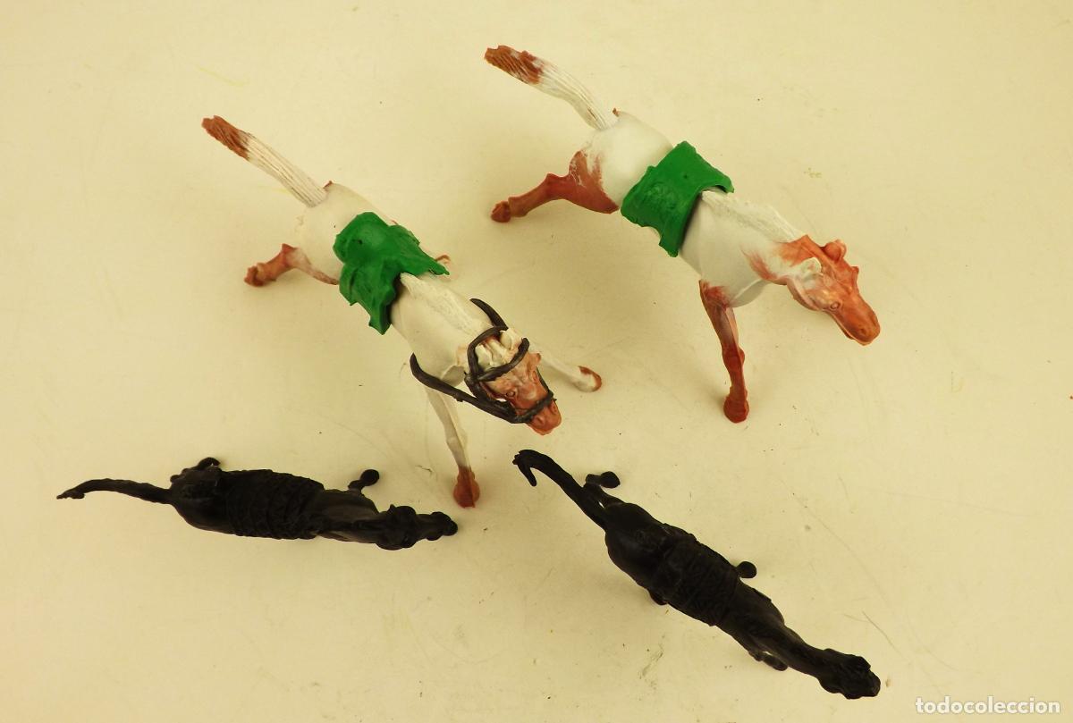 Figuras de goma y PVC: Comansi. Conjunto de 4 caballos - Foto 3