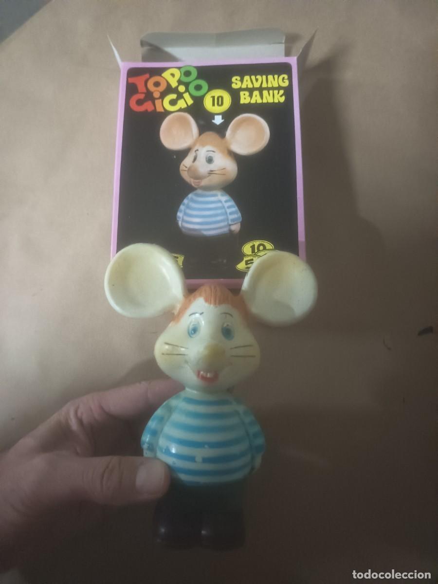 Figuras de goma y PVC: HUCHA TOPO GIGIO,( CON CAJA)