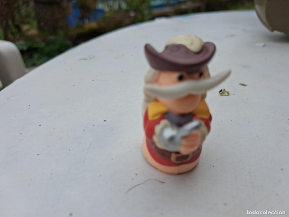 Figuras de goma Kinder: Capit&aacute;n garfio - serie Peter Pan - Foto 2