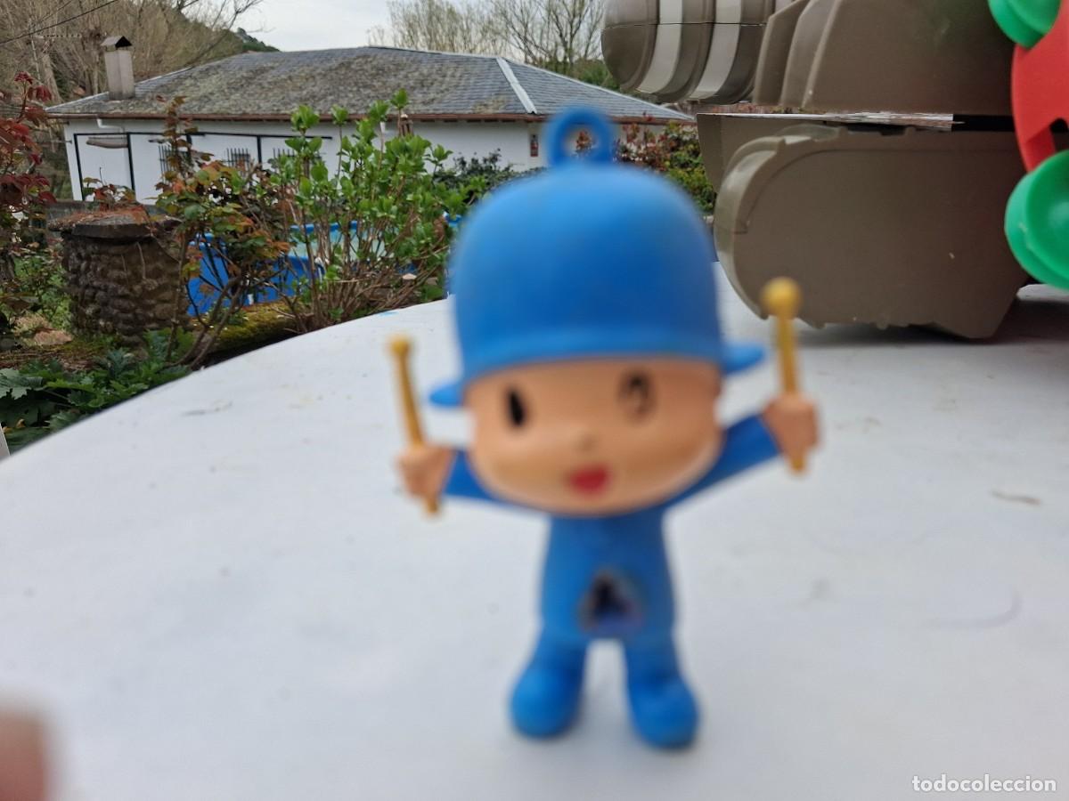 Figuras de goma y PVC: Pocoyo baterista con baquetas - modelo raro - 7 cms