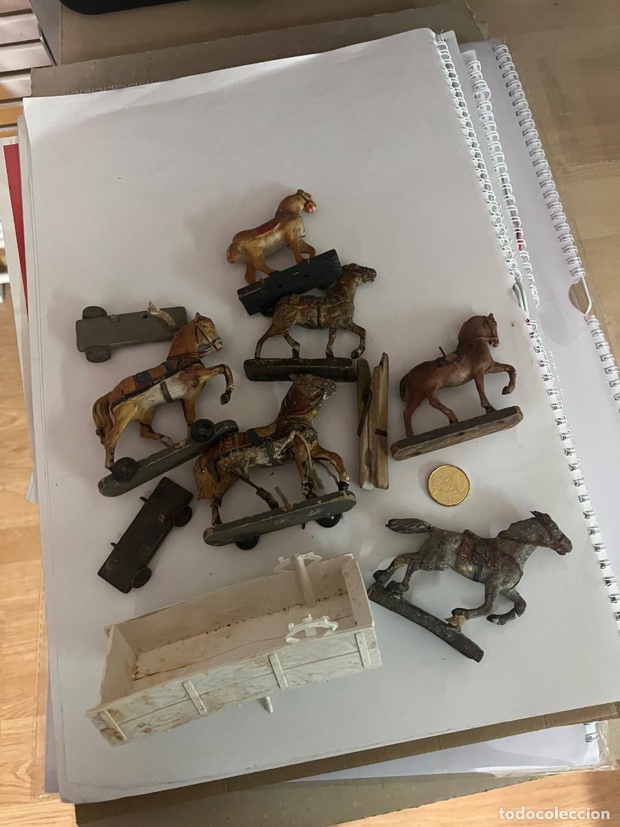 Figuras de goma y PVC: Elastolin Lineol o similar. Lote a restaurar masas de composici&oacute;n caballos