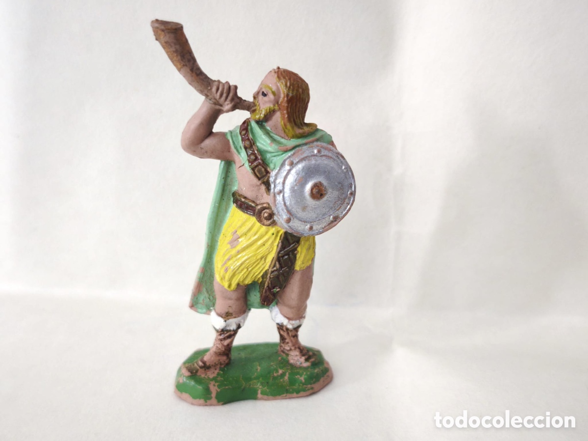 Figuras de goma y PVC: Figura de goma vintage de Guerrero B&aacute;rbaro o Vikingo con cuerno de guerra, Jecsan o Reamsa, a&ntilde;os 60