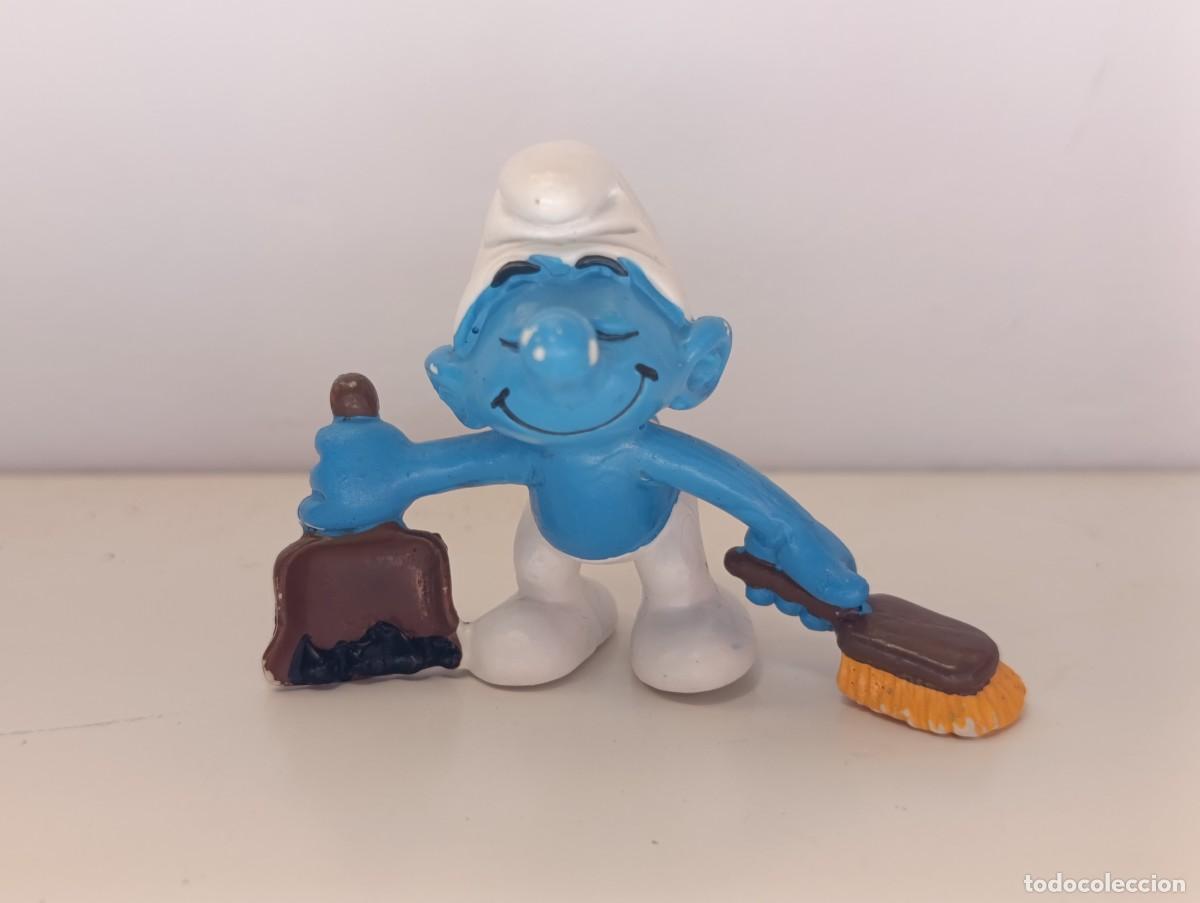 Figuras de goma y PVC: Pitufo con recogedor y cepillo Schleich Peyo 20189