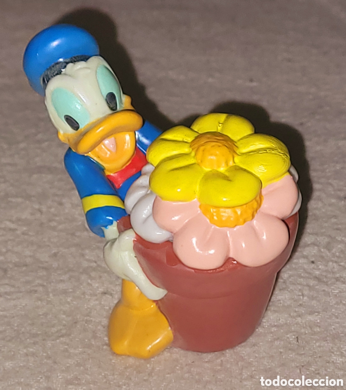 Figuras de goma y PVC: Bonita figura pvc goma Pato Donald Duck con maceta con flores marca Modecor