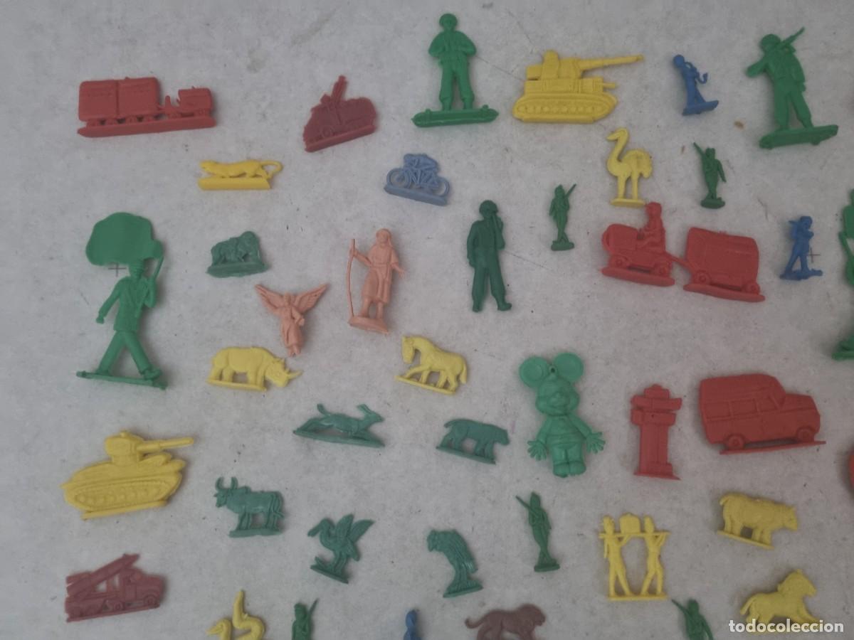 Figuras de goma y PVC: Lote de figuras planas variadas piperos kiosko - Foto 2