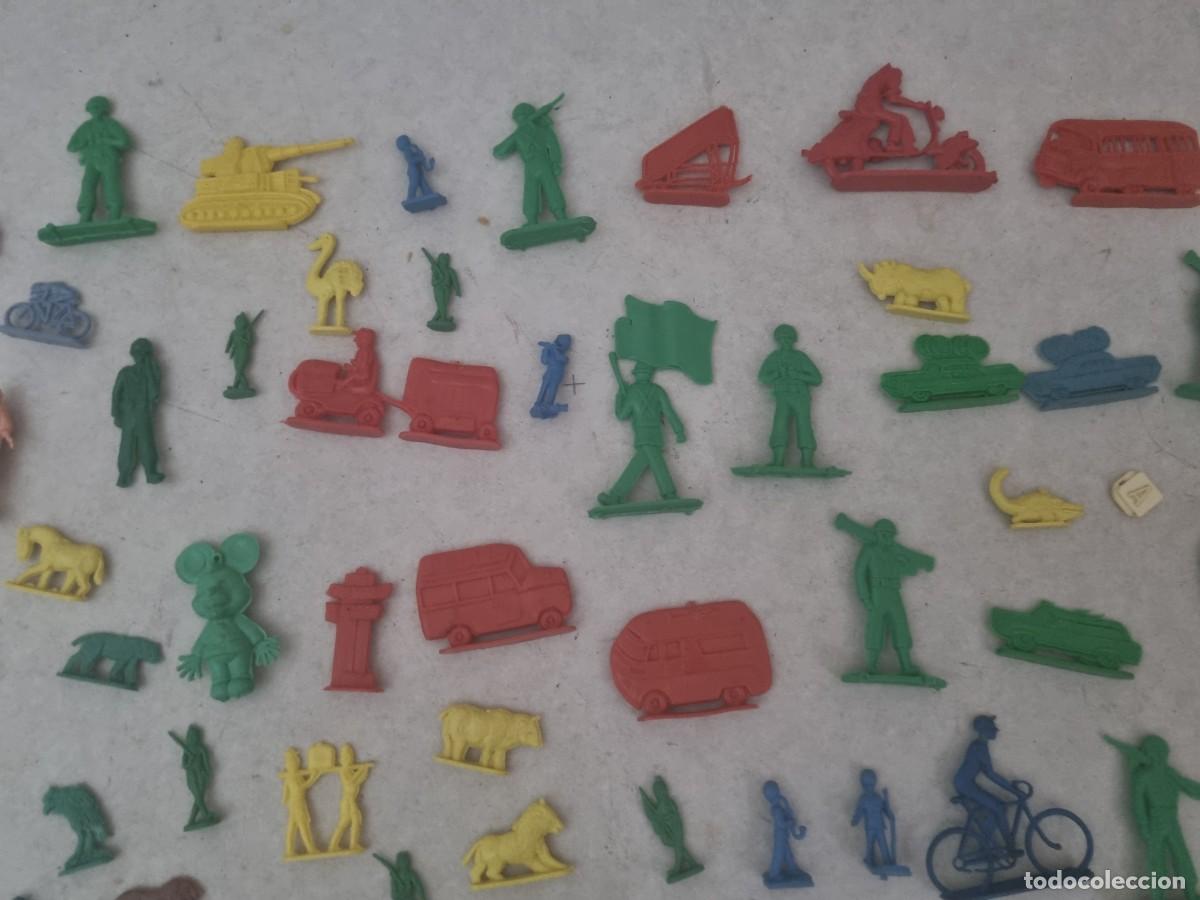 Figuras de goma y PVC: Lote de figuras planas variadas piperos kiosko - Foto 3