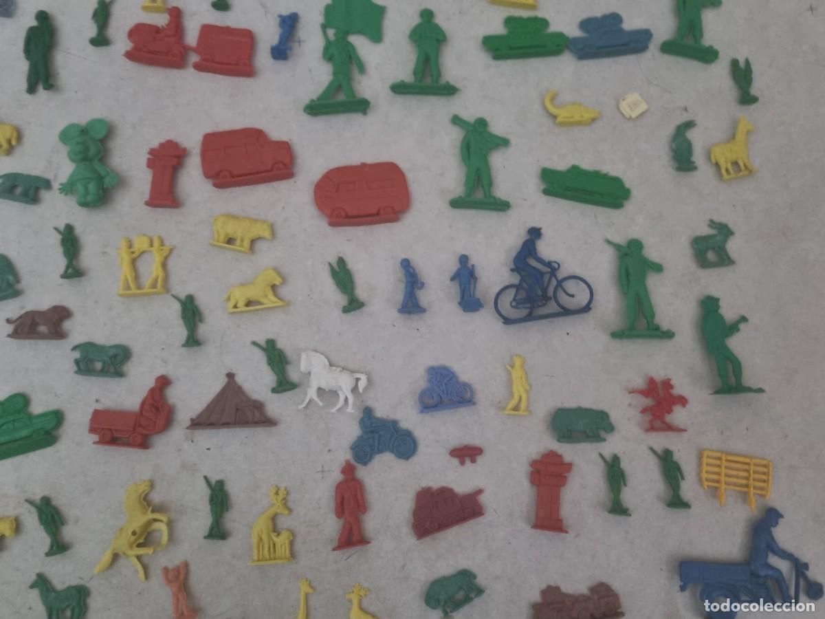 Figuras de goma y PVC: Lote de figuras planas variadas piperos kiosko - Foto 5