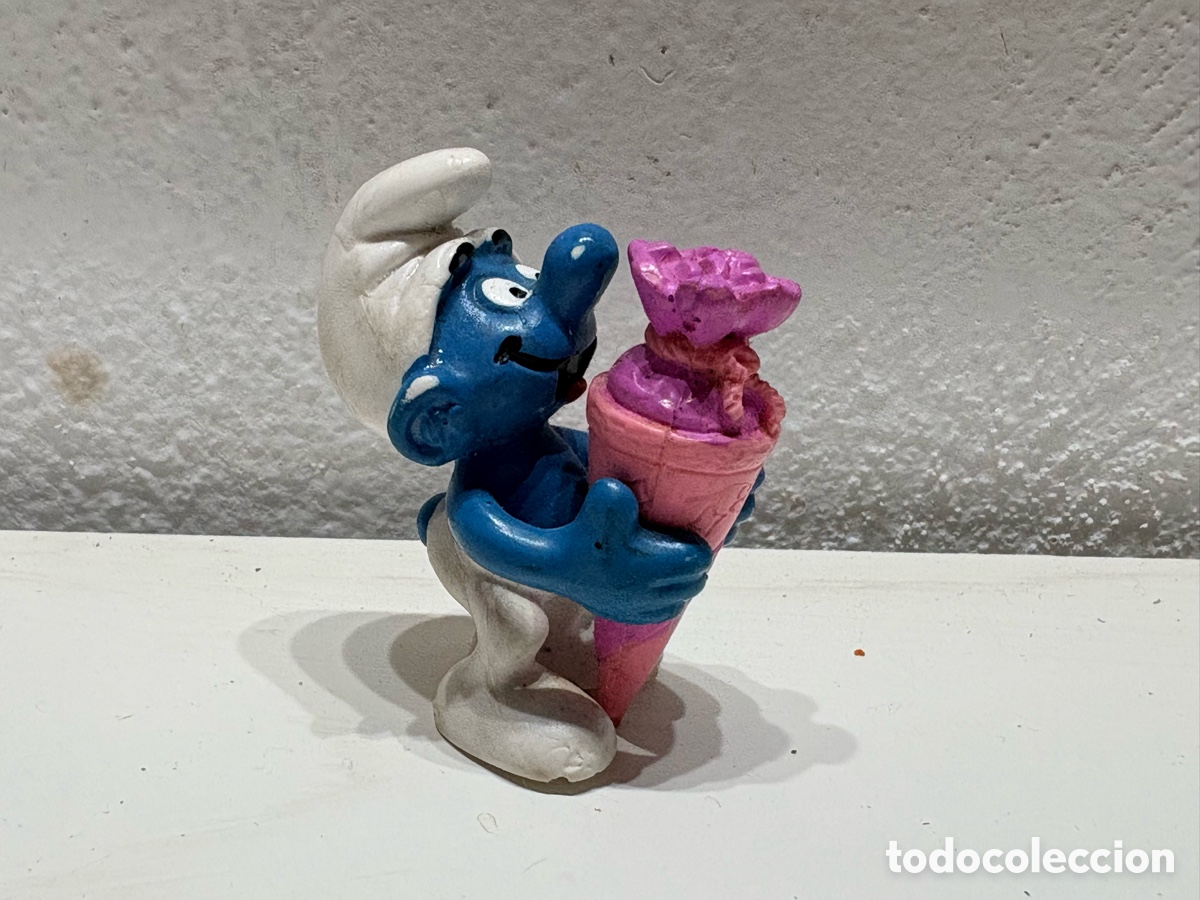 Figuras de goma y PVC: Raro y buscado Pitufo con flores Schleich no bully comic spain comansi