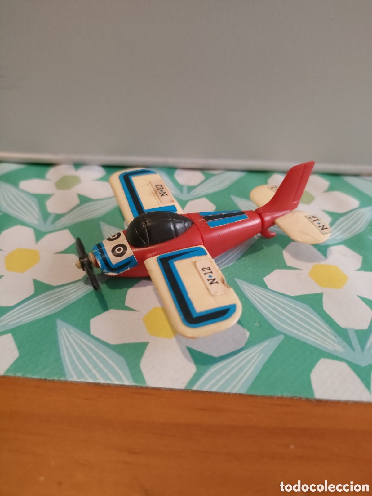 Figuras de goma y PVC: Figura Avi&oacute;n tipo Kinder - Foto 1