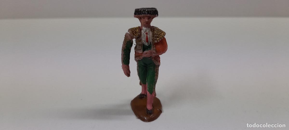 Figuras de goma y PVC: TORERO DANDO EL PASEILLO . REALIZADO POR TEIXIDO . ORIGINAL A&Ntilde;OS 60 EN PLASTICO