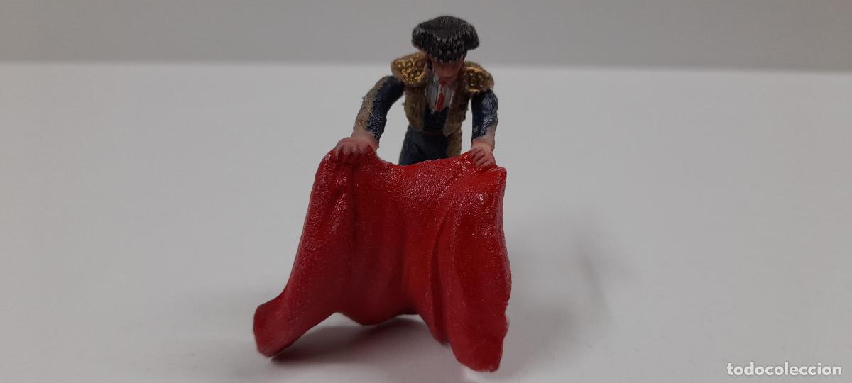 Gummi- und PVC-Figuren: TORERO TENTANDO AL TORO . REALIZADO POR TEIXIDO . ORIGINAL A&Ntilde;OS 60 EN PLASTICO
