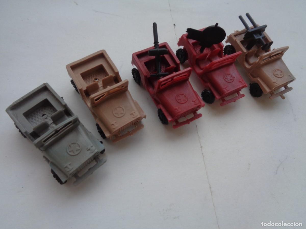 Figuras de goma y PVC: LOTE DE 5 ANTIGUAS FIGURAS DE PLASTICO DE MONTAPLEX : JEEP CON ARMAS