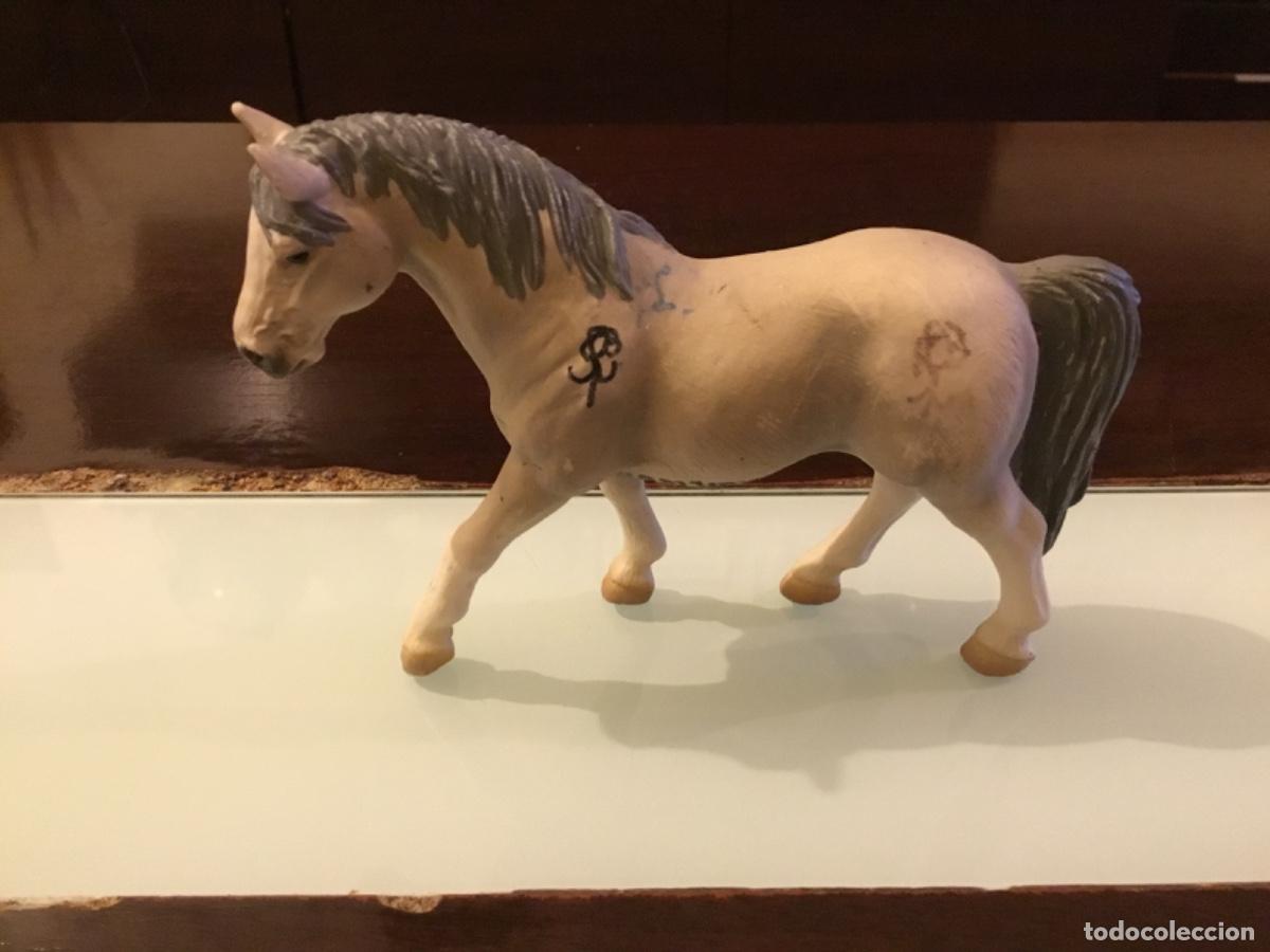 Figuras de goma y PVC: Figura PVC caballo schleich, tiene alguna pintada