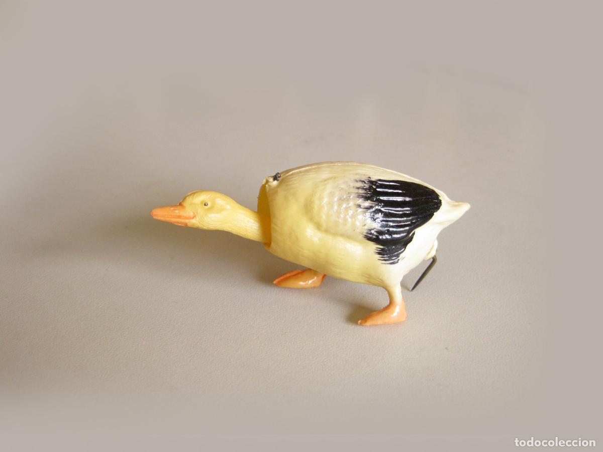 Figuras de goma y PVC: ANTIGUA FIGURA DE OCA CON MOVIMIENTO DE CUELLO. JUGUETE DE CELULOIDE. A&Ntilde;OS 30