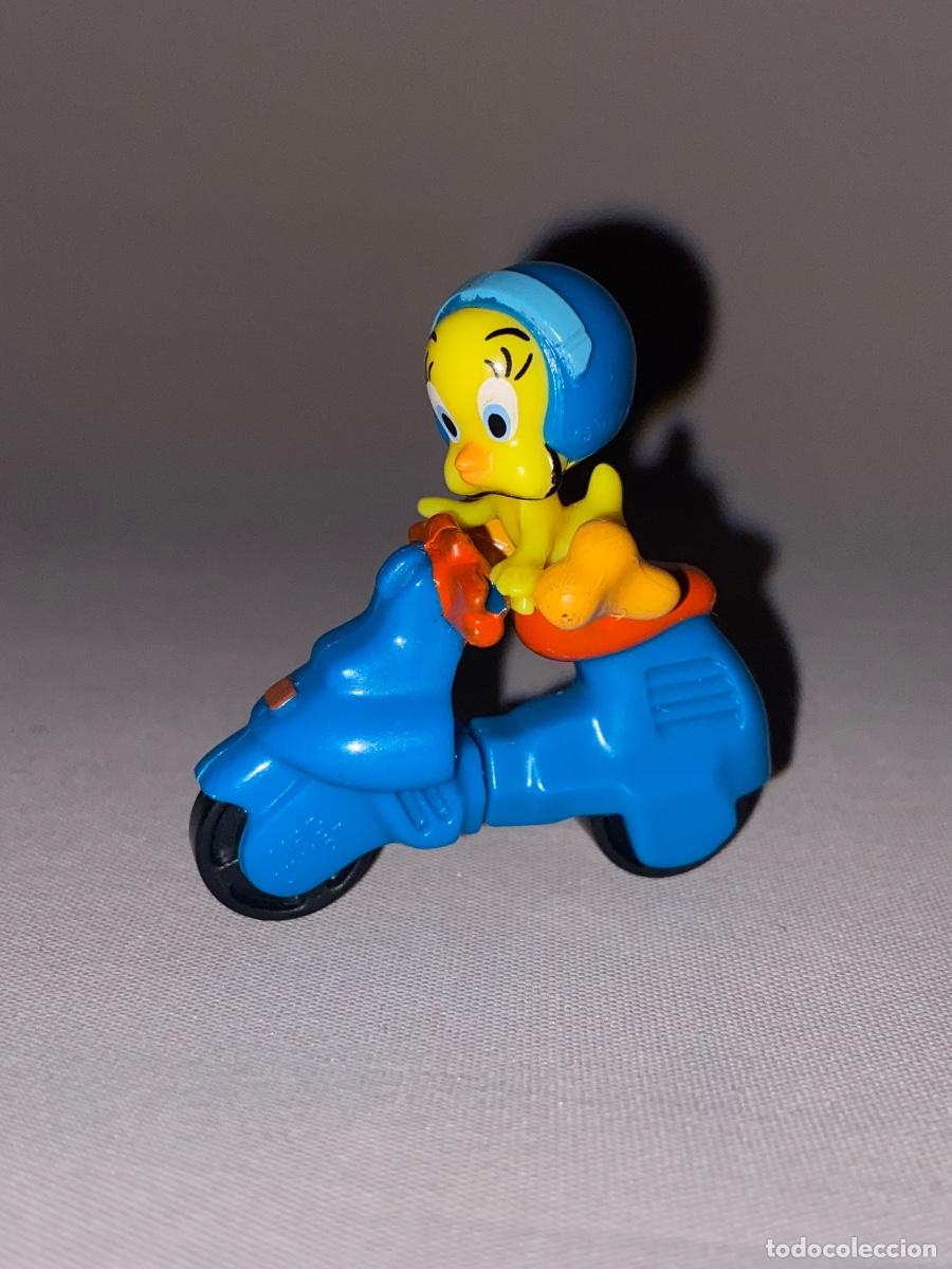 Figuras de goma y PVC: MAGN&Iacute;FICA FIGURA &ldquo; PIOLIN EN VESPA &ldquo; WARNER BROS