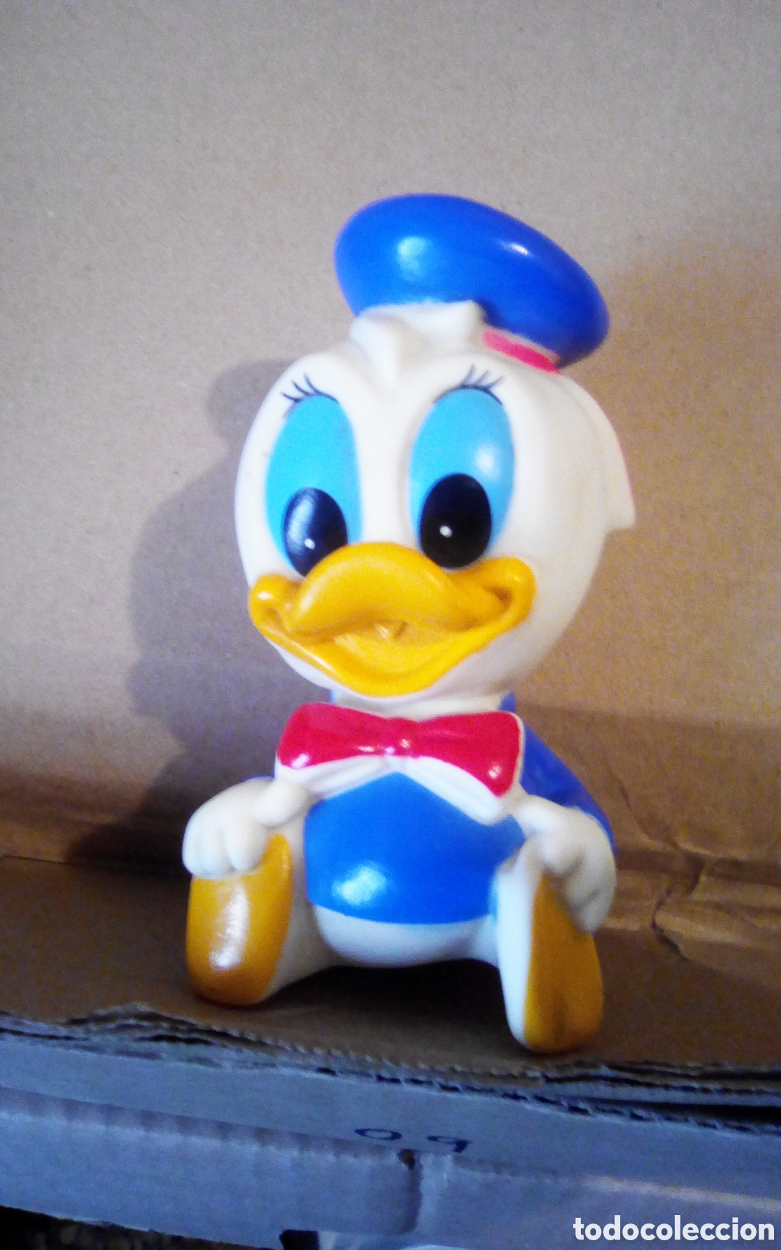 Figuras de goma y PVC: Patito sobrino de Donald. De goma, blandito, no pone marca, tiene pito. Mide 11 cm.