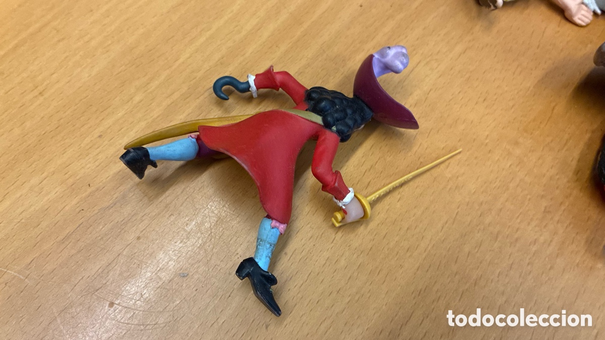 Figuras de goma y PVC: Figura del capit&aacute;n Hook - Disney - Bullyland - Foto 3