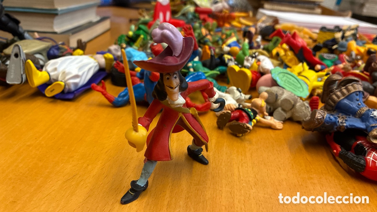 Figuras de goma y PVC: Figura del capit&aacute;n Hook - Disney - Bullyland - Foto 1
