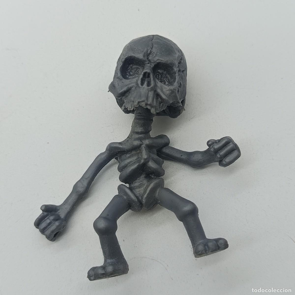 Figuras de goma y PVC: Figura esqueleto estilizado negro/gris oscuro de pl&aacute;stico, peque&ntilde;a