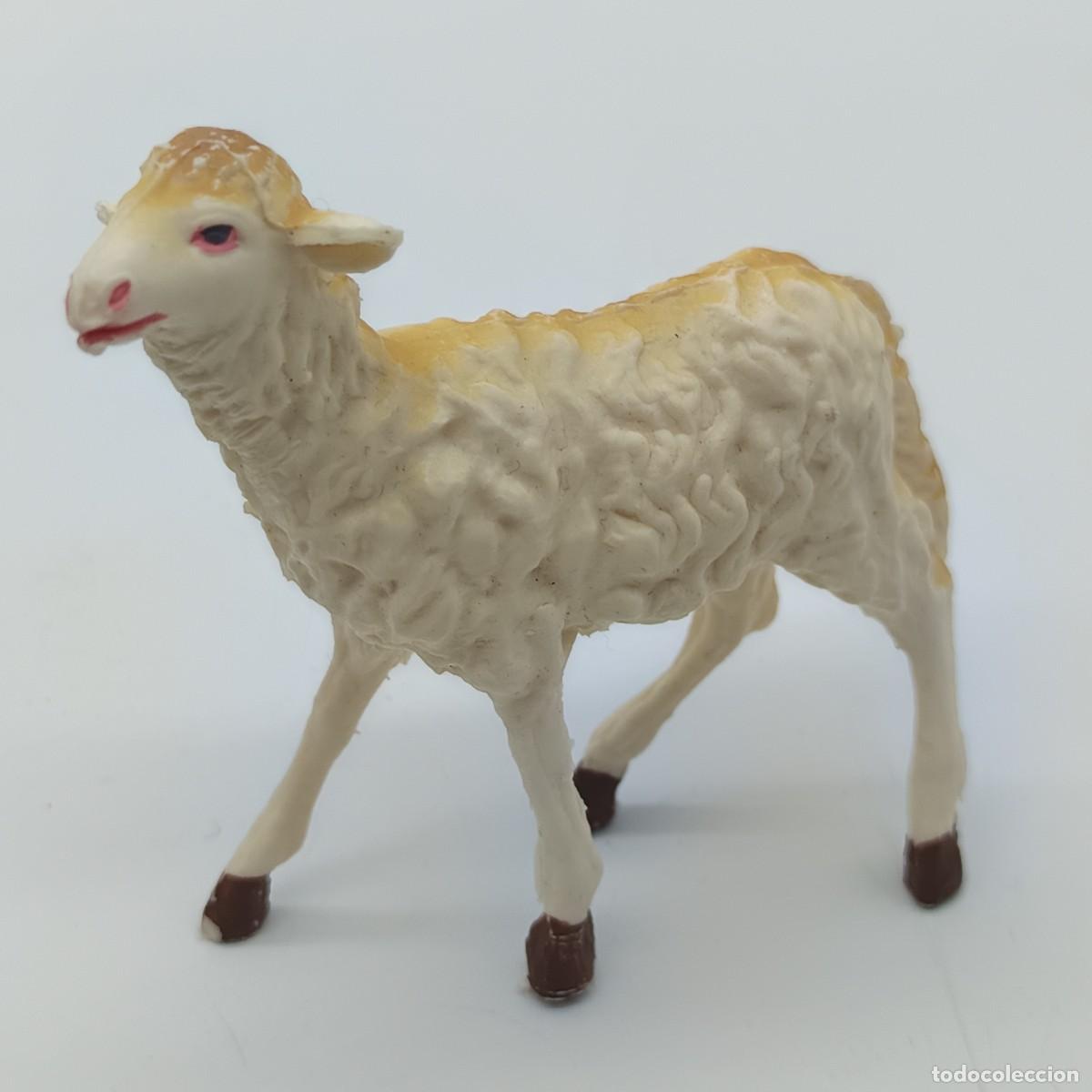 Figuras de goma y PVC: Figura de oveja o cordero de pl&aacute;stico con textura de lana, pintada, peque&ntilde;a