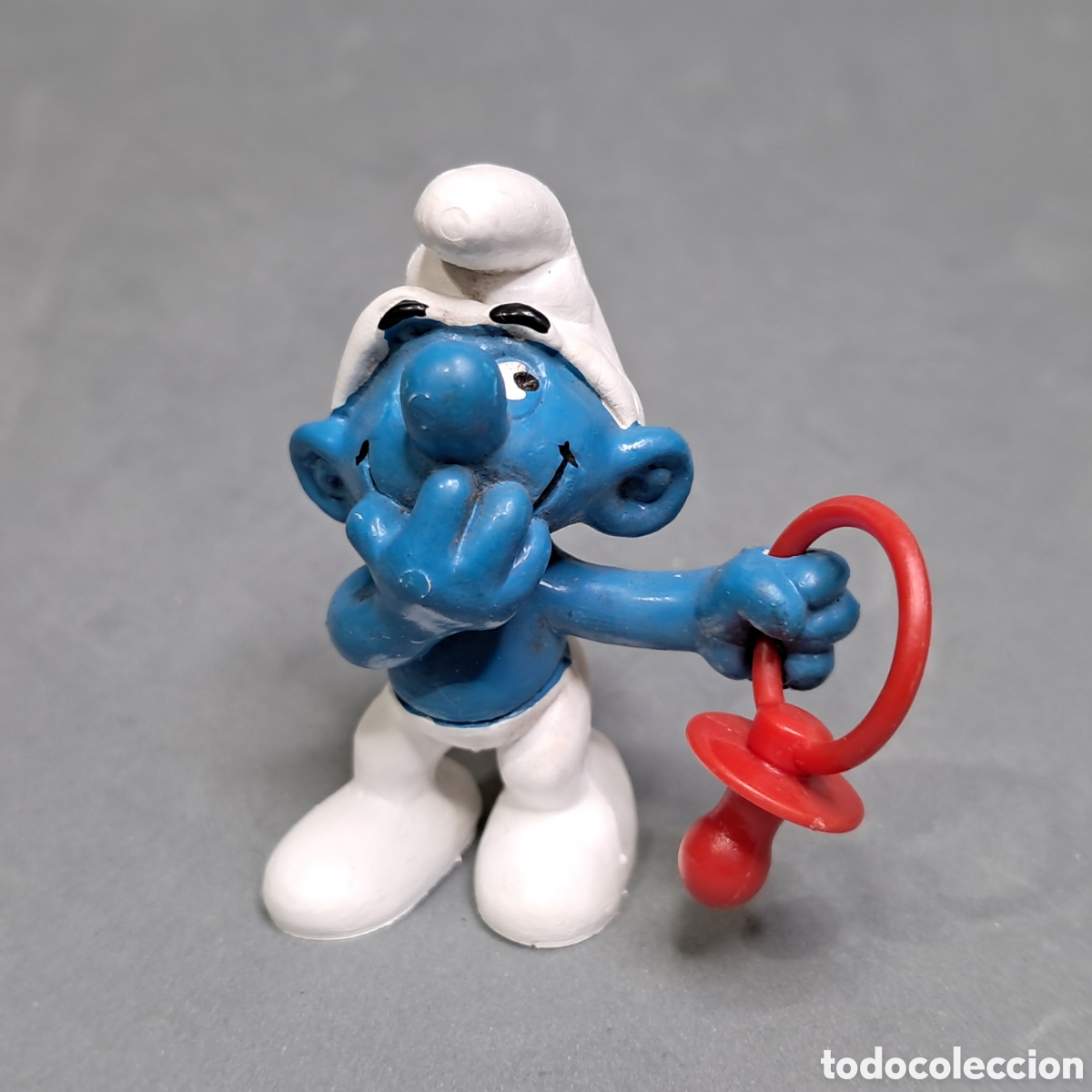 Figuras de goma y PVC: Antiguo Pitufo con Chupete rojo fabricado con molde Schleich, Peyo, a&ntilde;o 1980