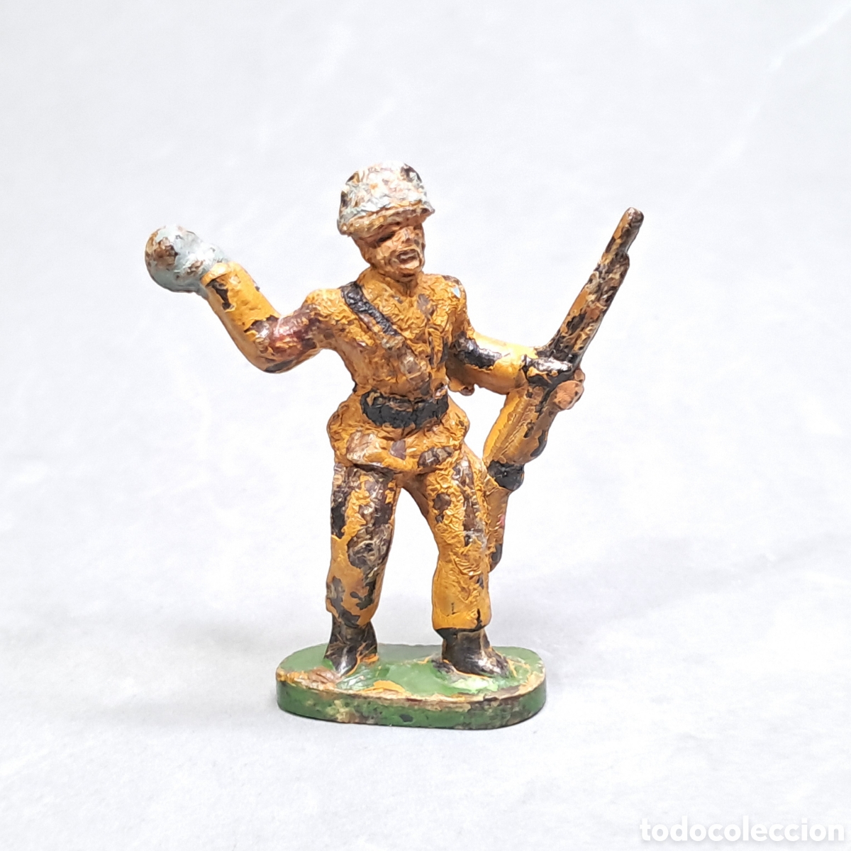 Figuras de goma y PVC: Antigua figura de un soldado con rifle y granada Serie USA en color caqui de Mairza, a&ntilde;os 50