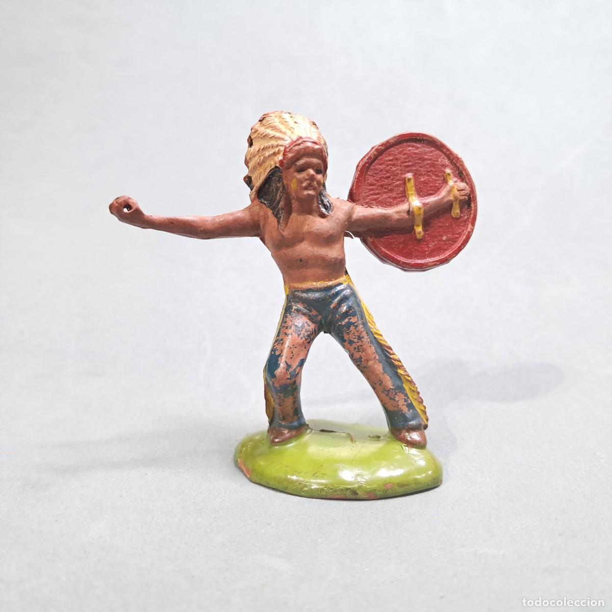 Figuras de goma y PVC: Antigua figura de goma de un indio con escudo fabricada por REAMSA, a&ntilde;os 50 - 60