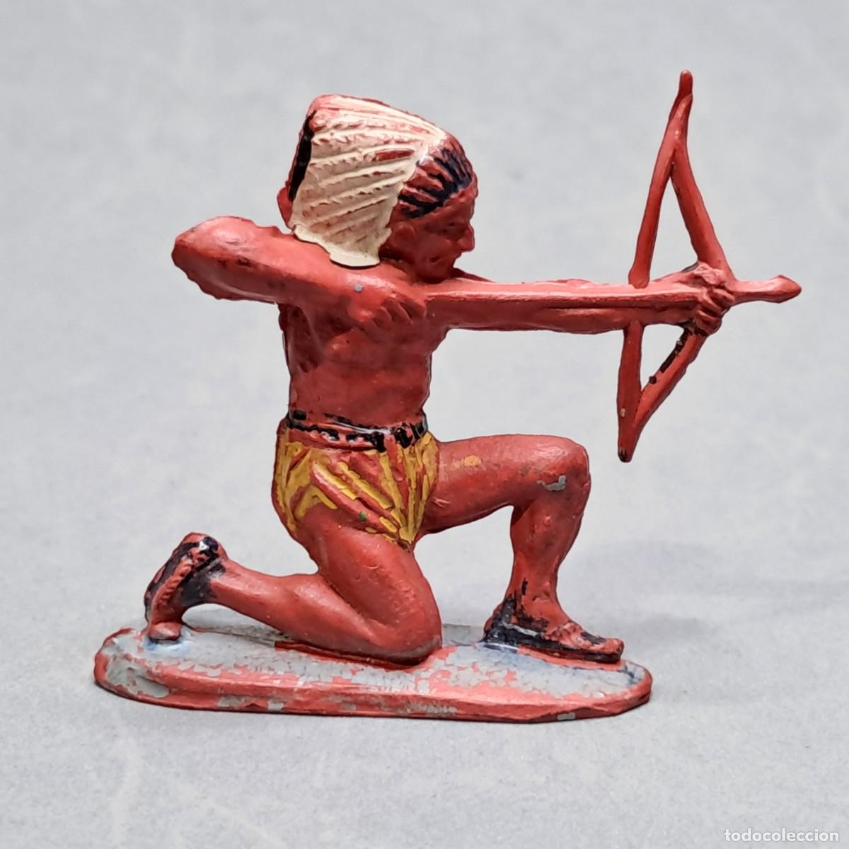 Figuras de goma y PVC: Antigua figura de goma de guerrero indio piel roja con arco y flecha de Pech Hermanos, a&ntilde;os 50 - 60