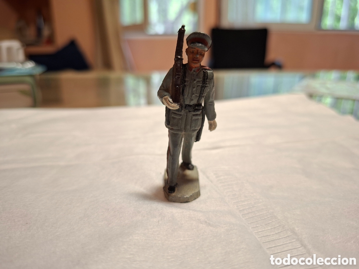 Figuras de goma y PVC: Figura de Policia armada.