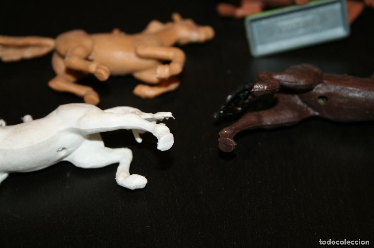 Figuras de goma y PVC: 4 figuras caballos para placa base - Foto 3