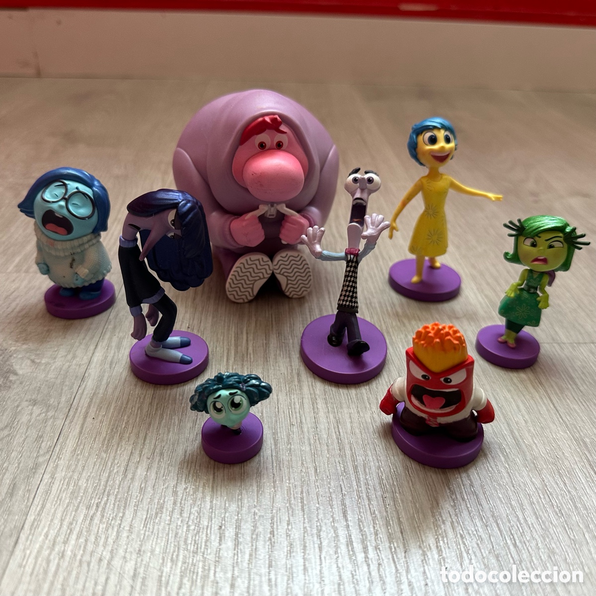Figuras de goma y PVC: Lote 8 figuritas Del Rev&eacute;s&nbsp;2 (Inside Out&nbsp;2), Disney Store.