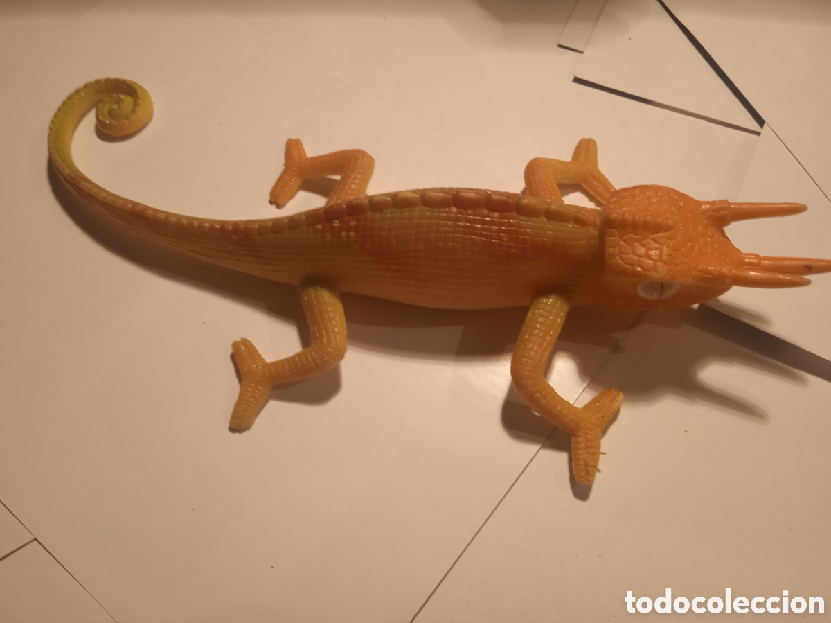 Figuras de goma y PVC: LAGARTO DE TRES CUERNOS GOMA
