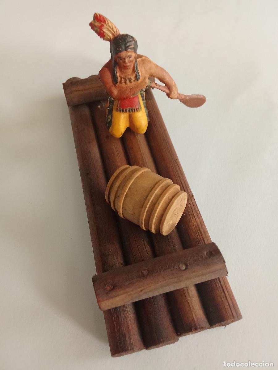 Figuras de goma y PVC: Balsa madera con indio remero en goma y barril Reamsa a&ntilde;os 50 sin uso