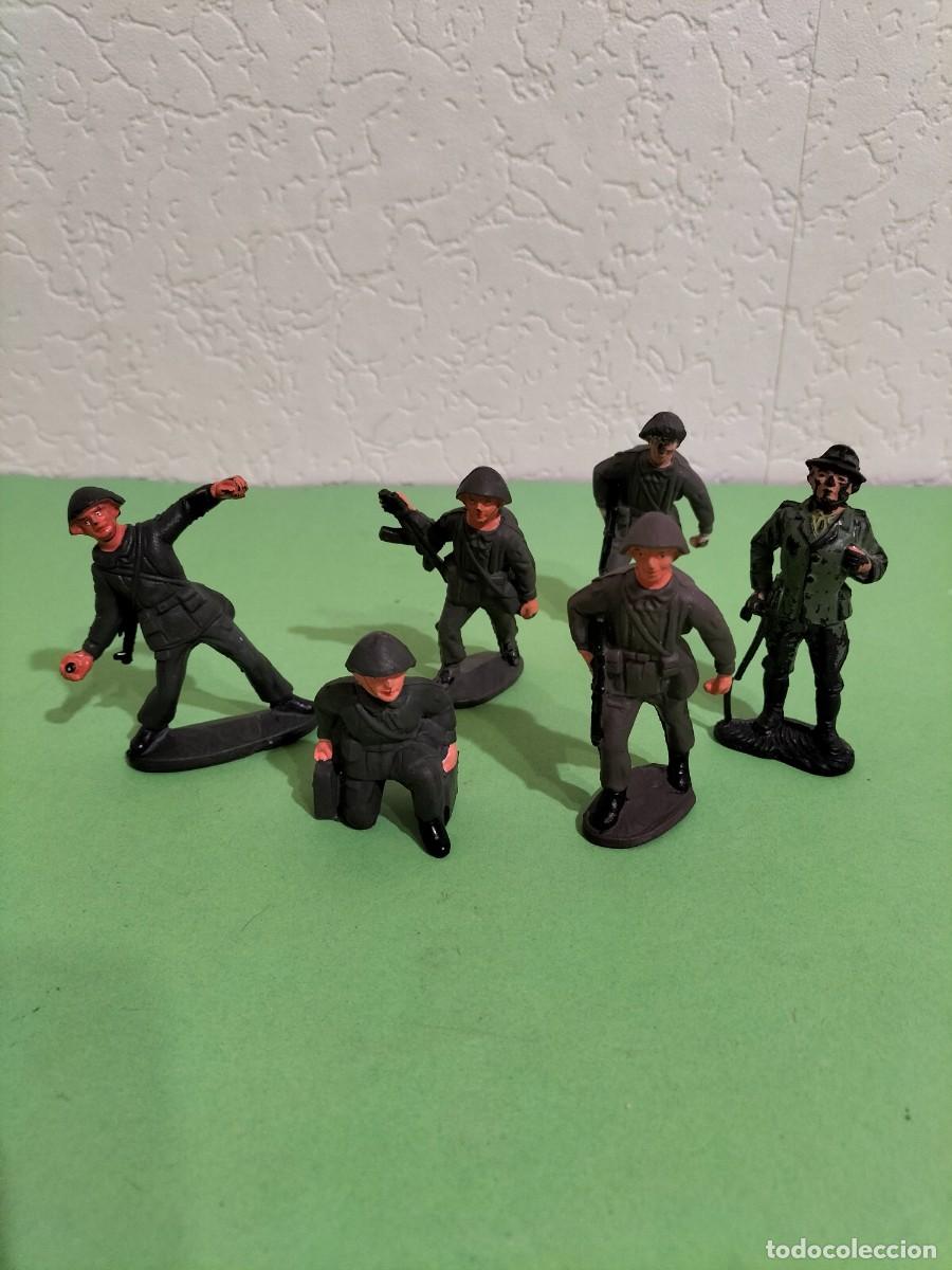 Figuras de goma y PVC: Anos 70 - 6 Soldados Alemania Democratica ca. 1:32 - NVA GDR DDR - Invio incluido.