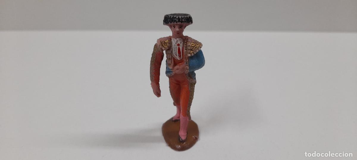Figuras de goma y PVC: TORERO DANDO EL PASEILLO . REALIZADO POR TEIXIDO . ORIGINAL A&Ntilde;OS 60 EN PLASTICO