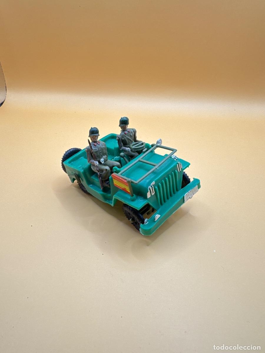 Figuras de goma y PVC: Jeep ej&eacute;rcito espa&ntilde;ol torres maltas a&ntilde;os 60