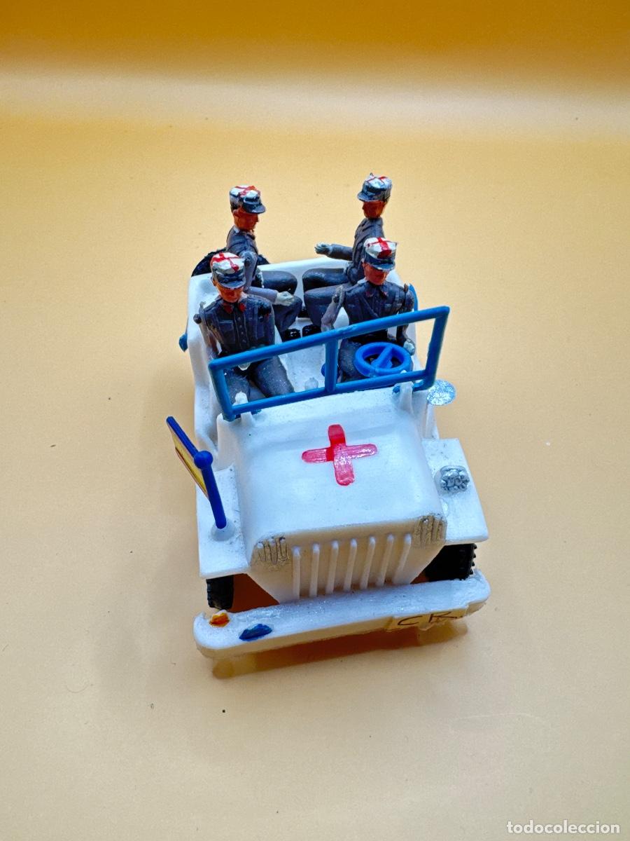 Figuras de goma y PVC: Jeep ejercito espa&ntilde;ol m&eacute;dicos sanidad torres maltas a&ntilde;os 60