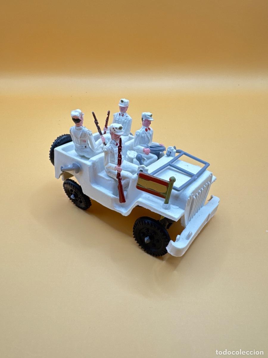 Figuras de goma y PVC: Jeep ejercito espa&ntilde;ol tropas alta monta&ntilde;a torres maltas a&ntilde;os 60