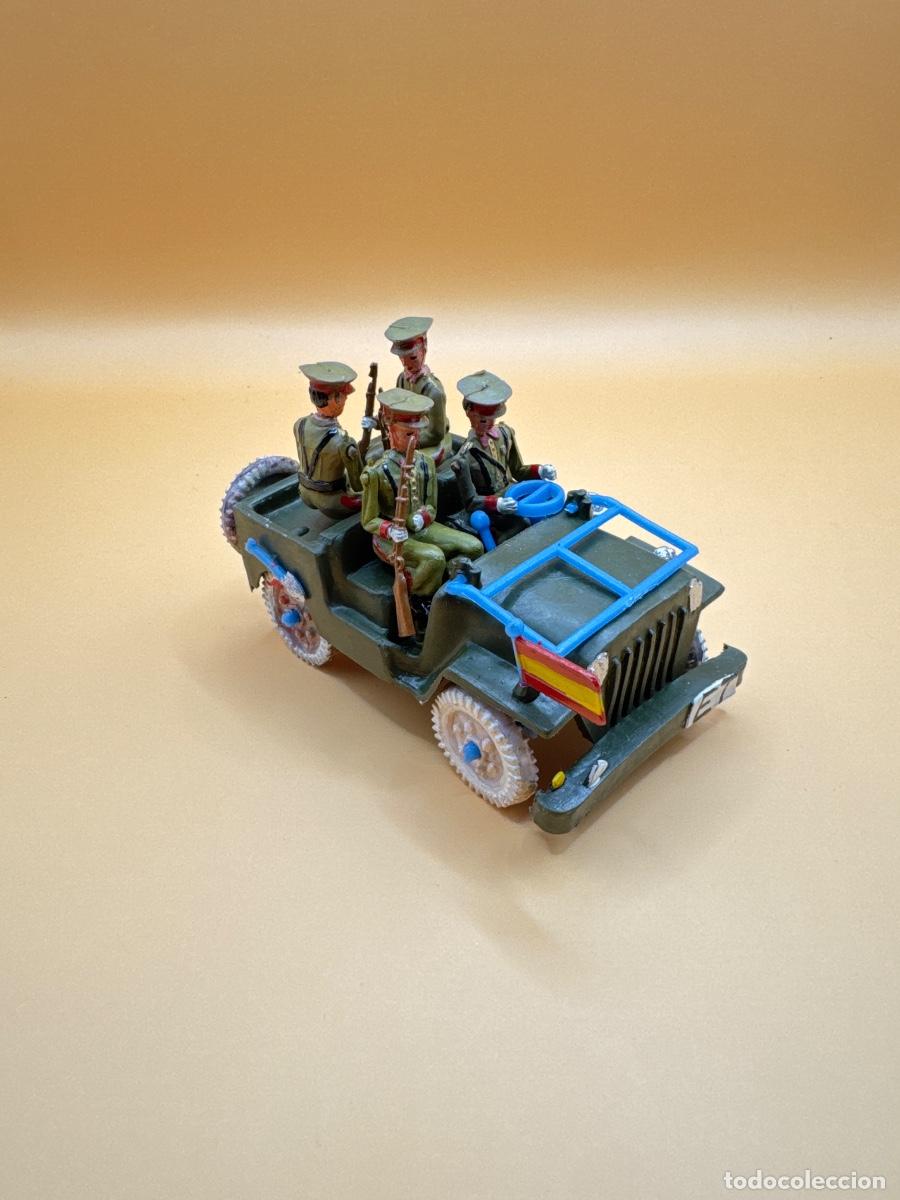 Figuras de goma y PVC: Jeep ejercito espa&ntilde;ol torres maltas a&ntilde;os 60