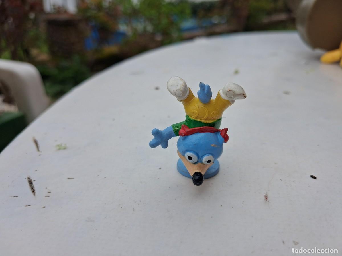 Figuras de goma y PVC: Cobi acr&oacute;bata o perrito similar - 3 cms - Foto 1