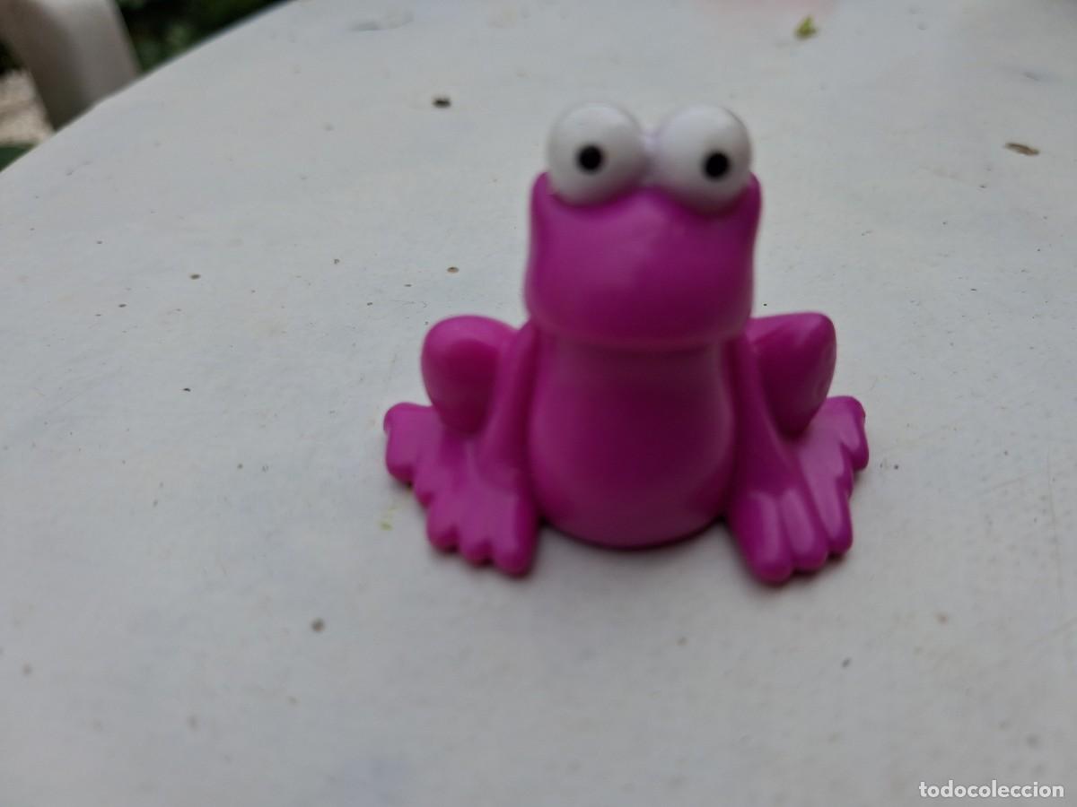 Figuras de goma Kinder: Rana podemita - Batracio morado ojos saltones - 2,20 cms altura