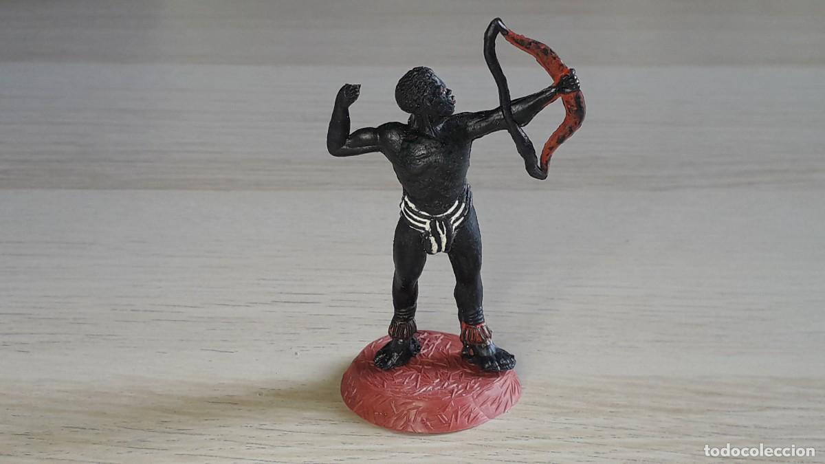 Figuras de goma y PVC: Guerrero Negro &Aacute;frica Salvaje, goma, Alca Capell Barcelona Spain tipo Jecsan, original a&ntilde;os 50.