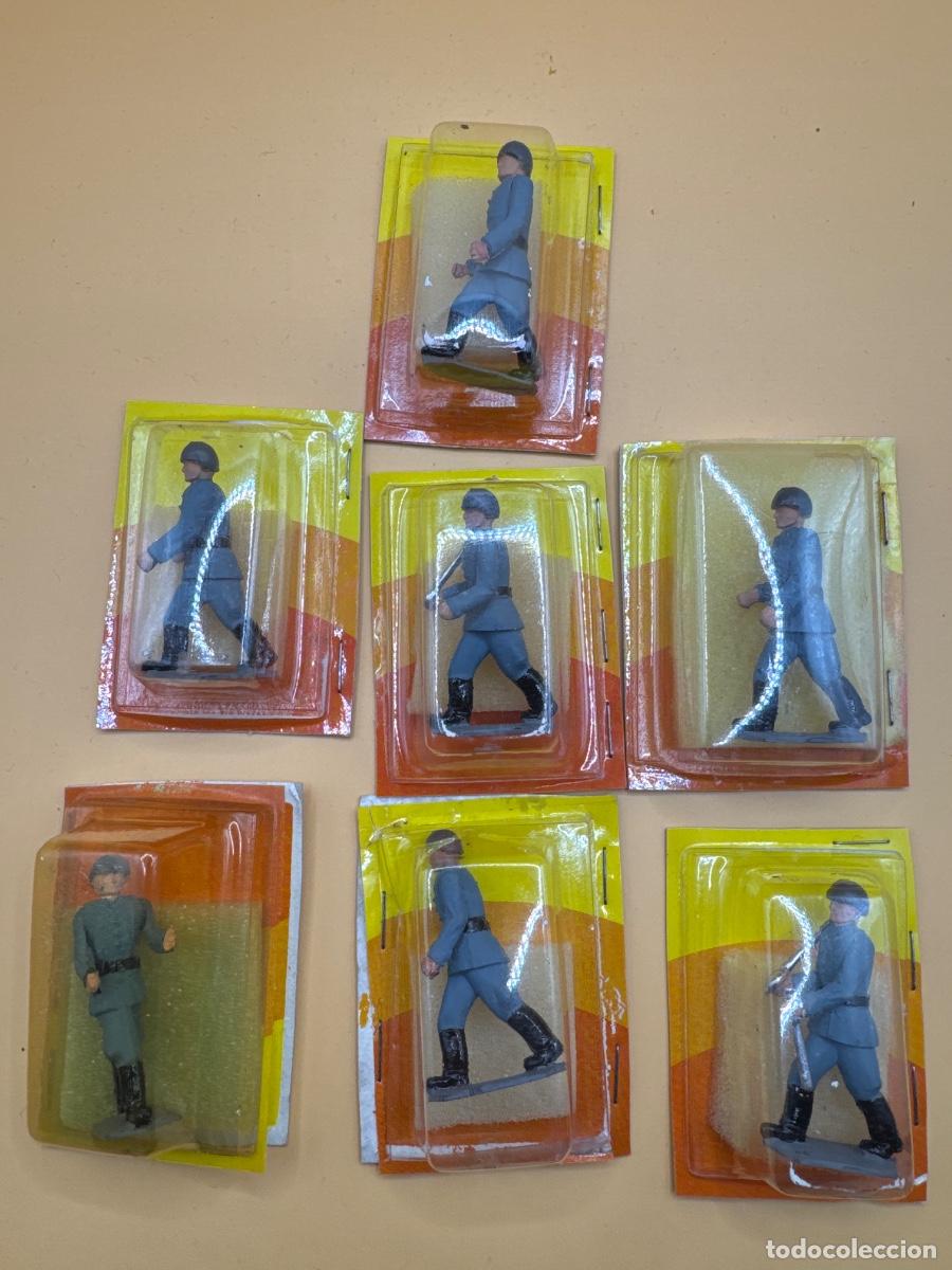 Figuras de goma y PVC: Lote 7 Soldados Torres Maltas Desfile Ej&eacute;rcito Espa&ntilde;ol A&ntilde;os 60 &ndash; Brazos Articulados &ndash; Bl&iacute;ster
