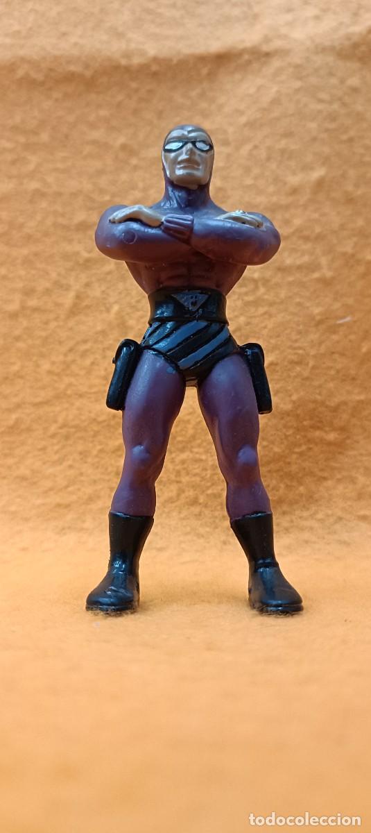Figuras de goma y PVC: FIGURA DE PHANTOM (morado) - COMICS SPAIN 1990 - DE PIE CON LOS BRAZOS CRUZADOS
