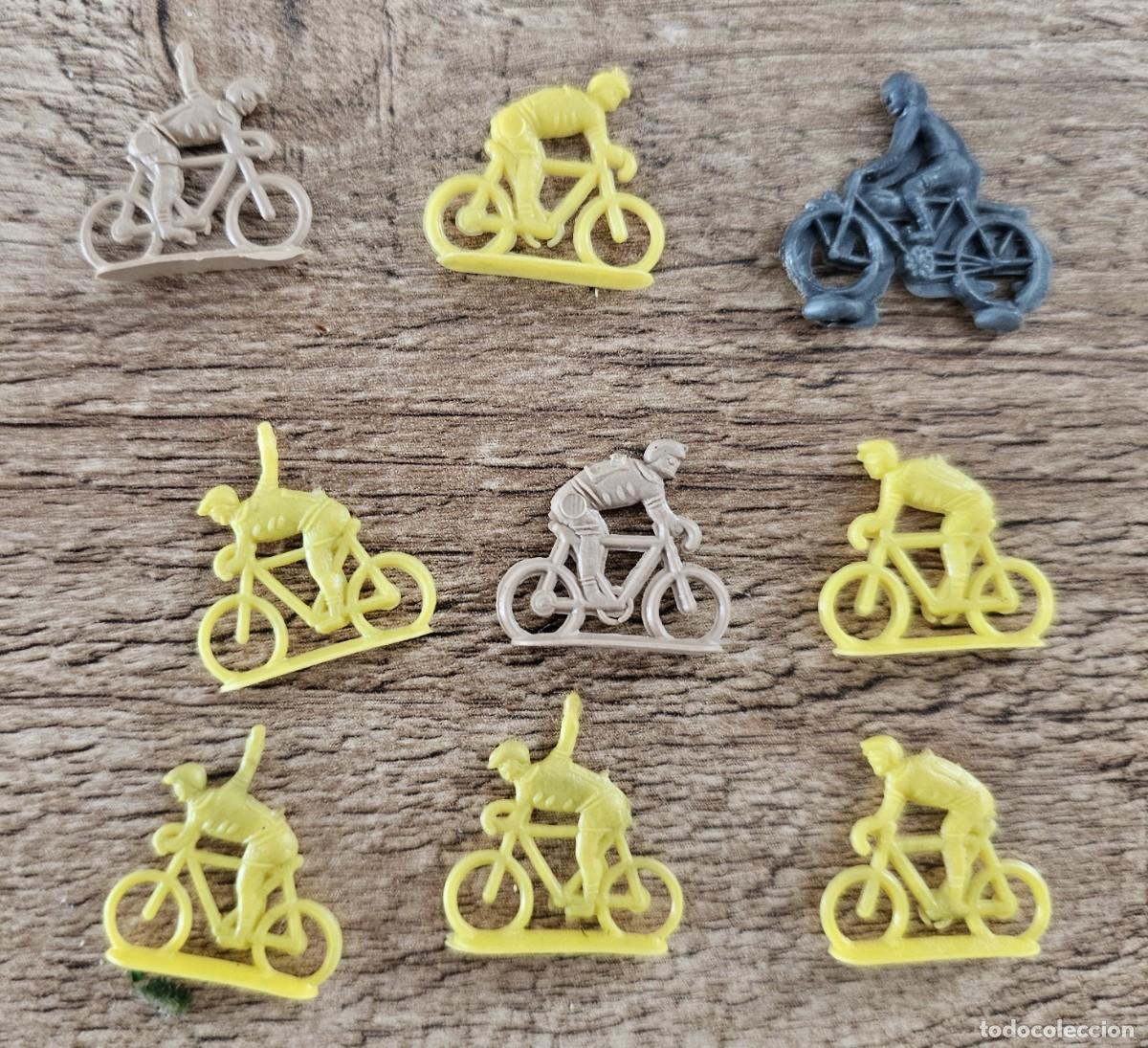 Figuras de goma y PVC: MONTAPLEX -8 CICLISTAS Y UN MOTORISTA
