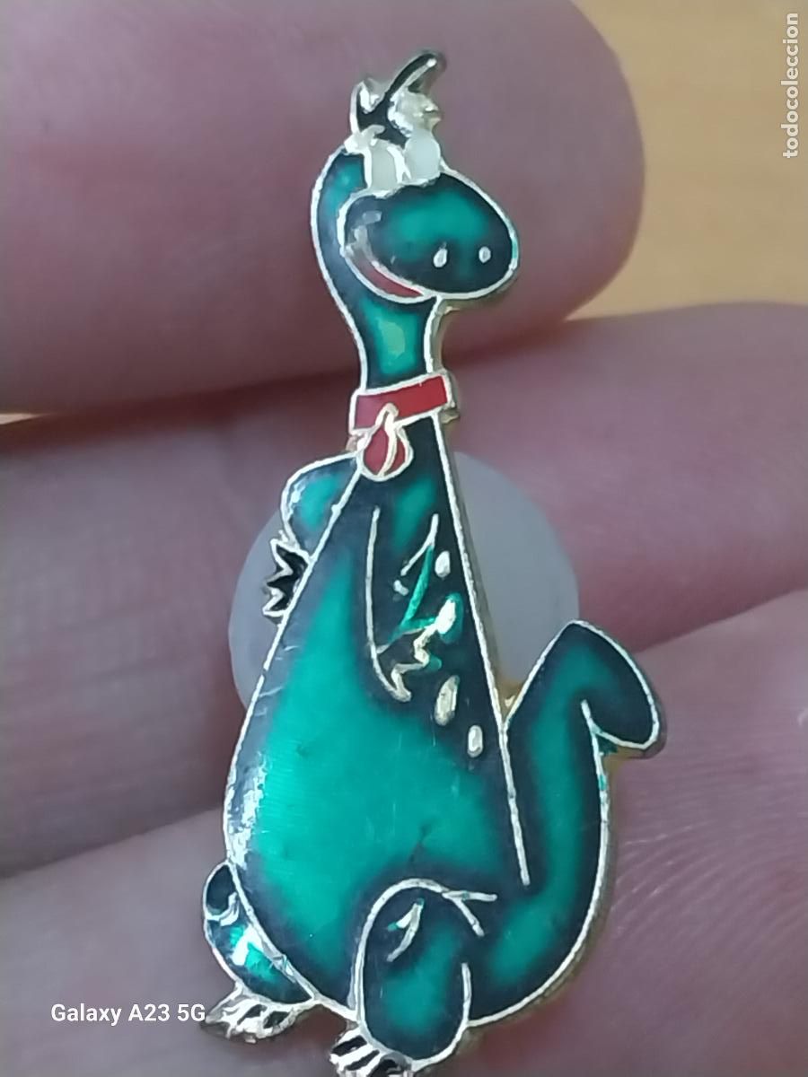 Figuras de goma y PVC: DINO PICAPIEDRA DINOSAURIO PIN PINCHO 3.63CMS ALTO ORIGINAL VINTAGE METAL ESMALTADO TRANSPARENTE