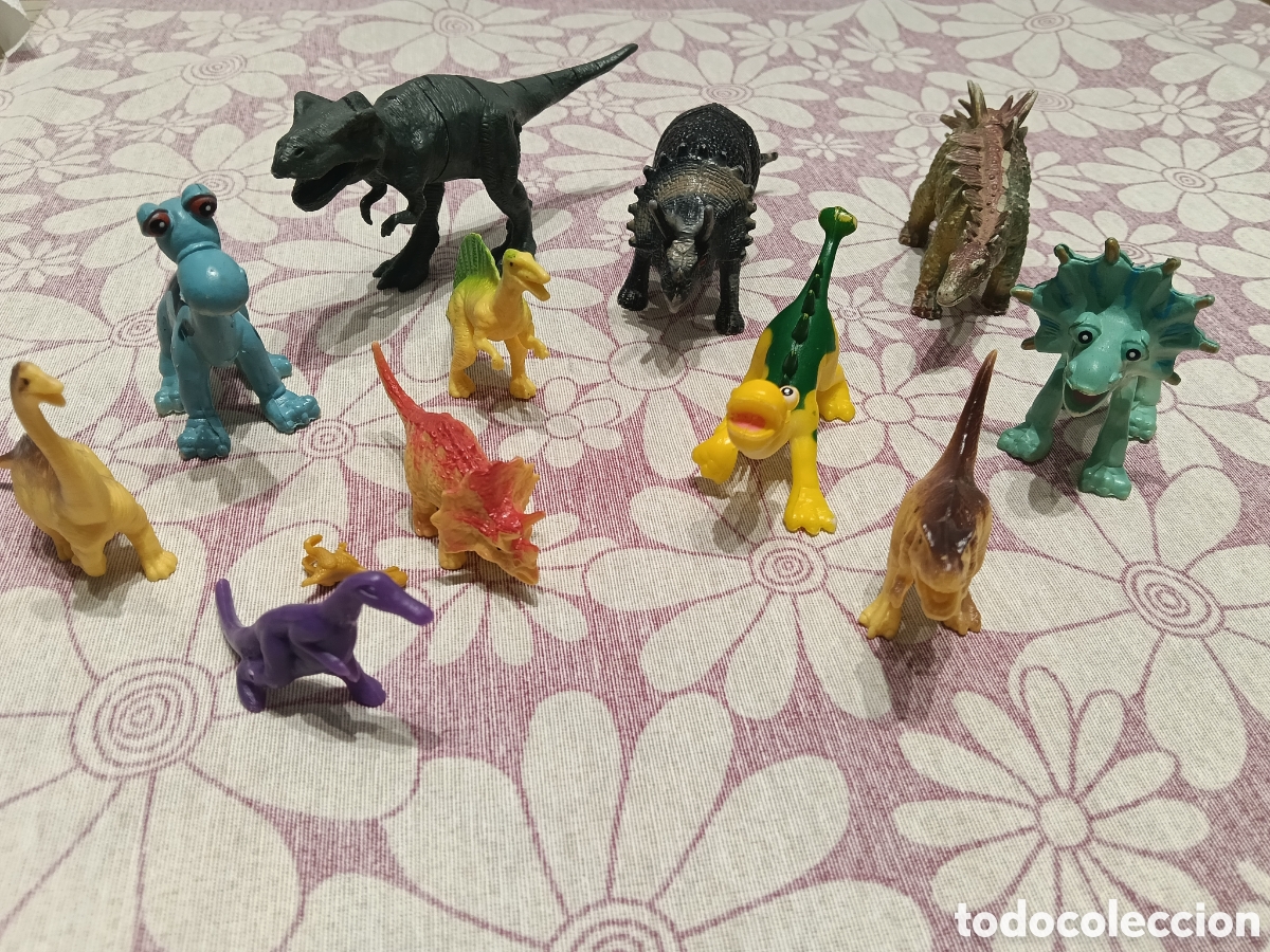 Figuras de goma y PVC: Lote de 12 dinosaurios de goma/PVC