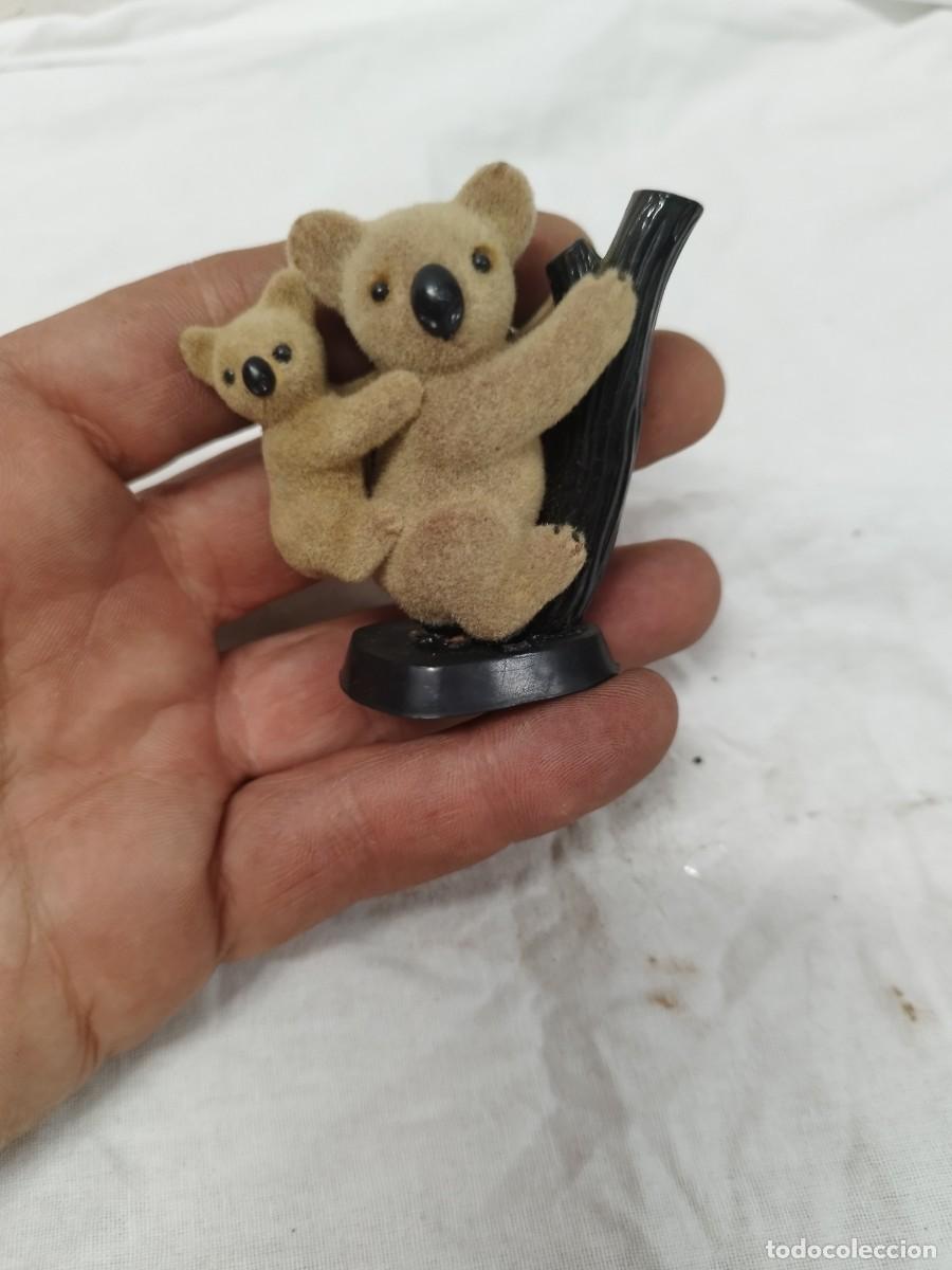Figuras de goma y PVC: Figura Vintage de Osos Koala Flocados (Madre y Cr&iacute;a) en Tronco - A&ntilde;os 70/80. Hong Kong.